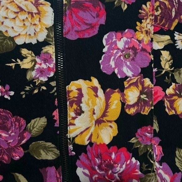 Forever 21 Women’s Size Small Floral Pencil Mini Skirt Fairy Garden Princess 👑 - Picture 2 of 5